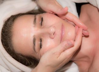 Mélytisztító kezelés: a bőrápolás új dimenziója kozmetika