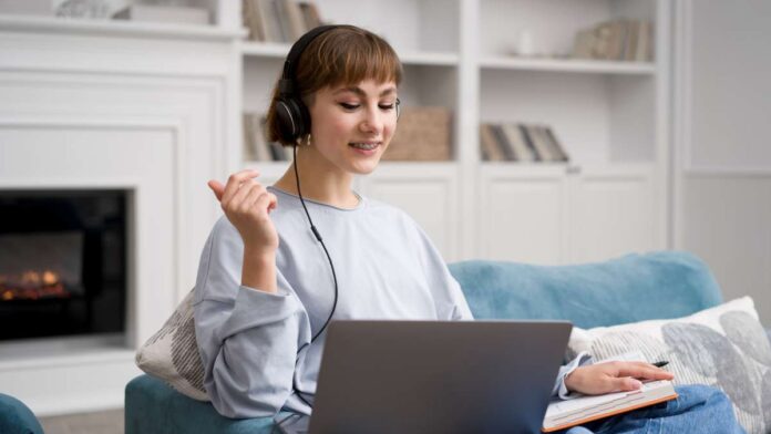 Mik az online kresz tanfolyam előnyei a személyeshez képest