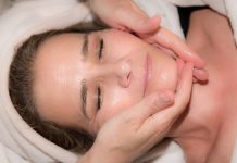 Mélytisztító kezelés: a bőrápolás új dimenziója kozmetika